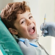 Come prendersi cura dei denti dei bambini dopo il rientro a scuola. I consigli di Dental Genesis